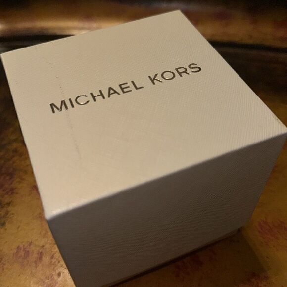 NWT Michael Kors MK6911 Runway Round Adult Female Watch - Picture 5 of 5